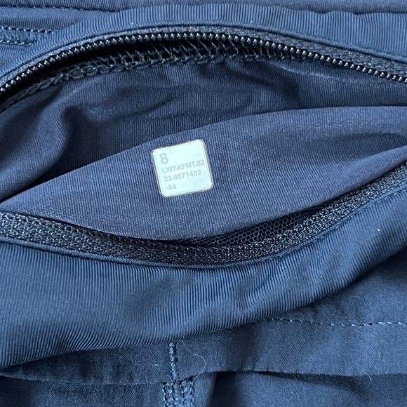 Lululemon Speed Up Mid-Rise Lined Short 4" - True Navy - Size 8 - Picture 4 of 5